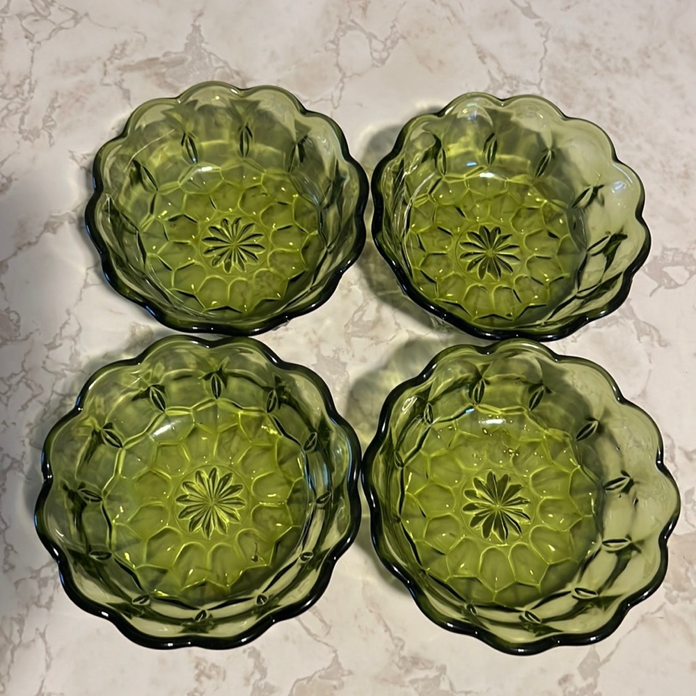 Set of 4 dinner salad bowls green glass, Fairfield Avocado Green pattern,vintage
